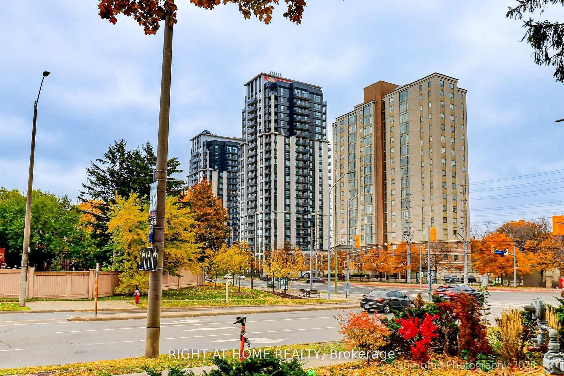 202 Burnhamthorpe Road E 605, Mississauga, ON L5B 0A2