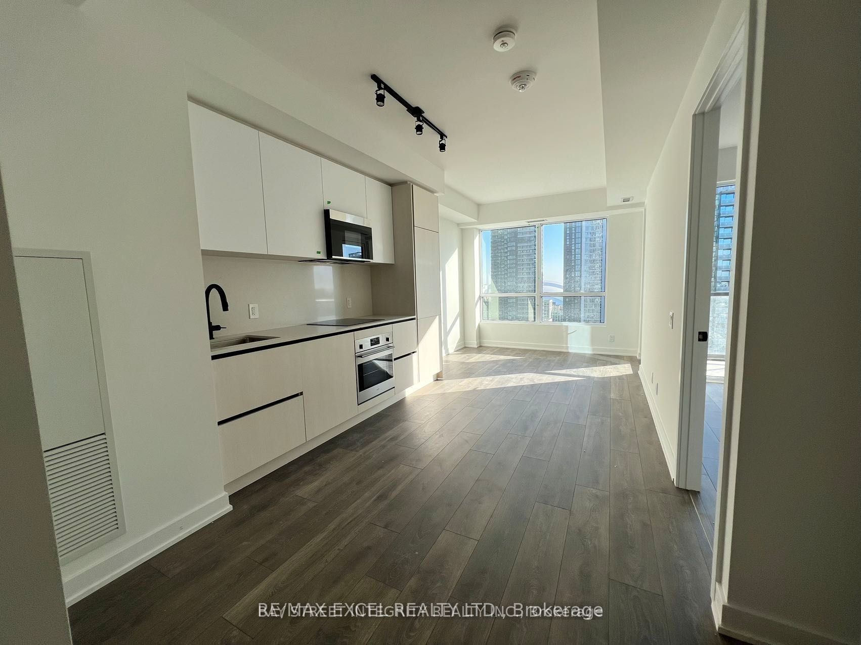 108 Peter Street 2708, Toronto, ON M5V 0W2