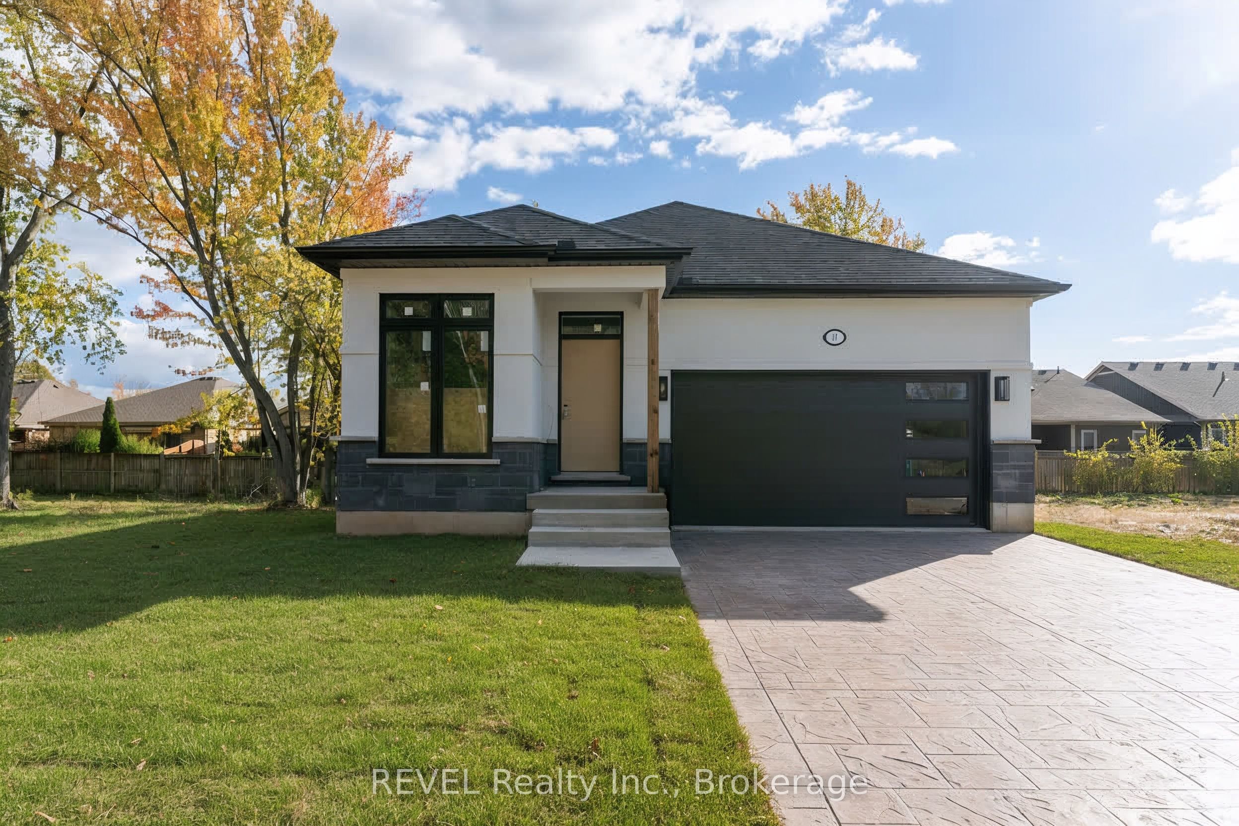 11 Stickles Street, Pelham, ON L3C 3C3