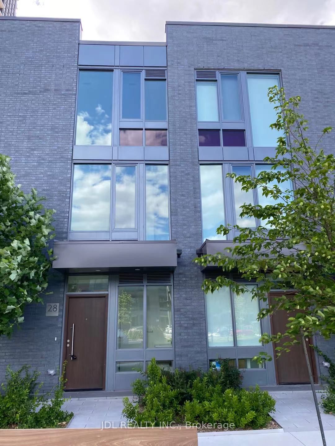 28 Sonic Way, Toronto, ON M3C 3Z2