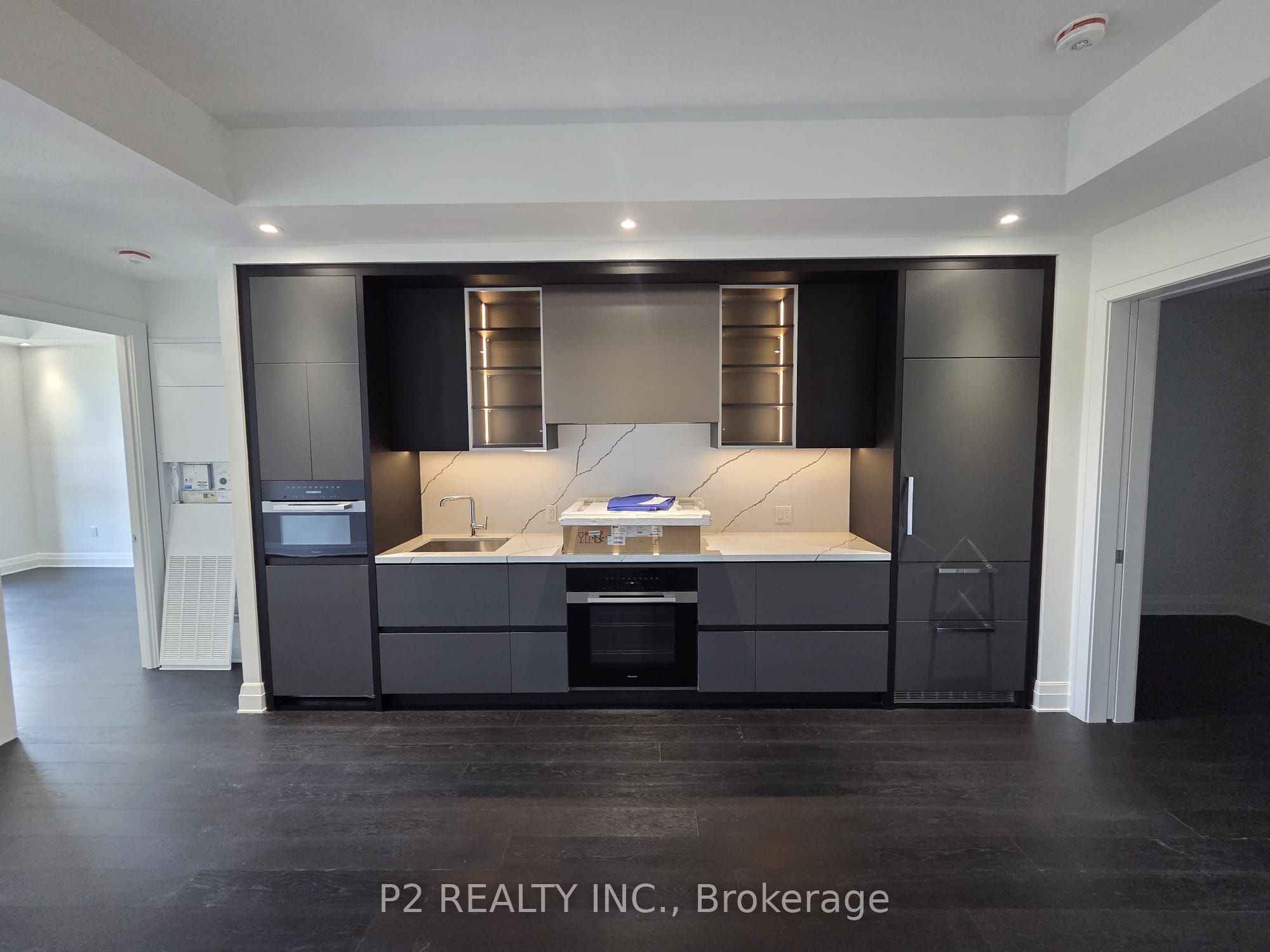 2 Forest Hill Road 406, Toronto, ON M4V 2L3