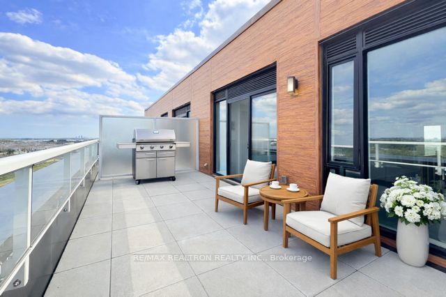 6 David Eyer Road E PH 913, Richmond Hill, ON L4S 0N5