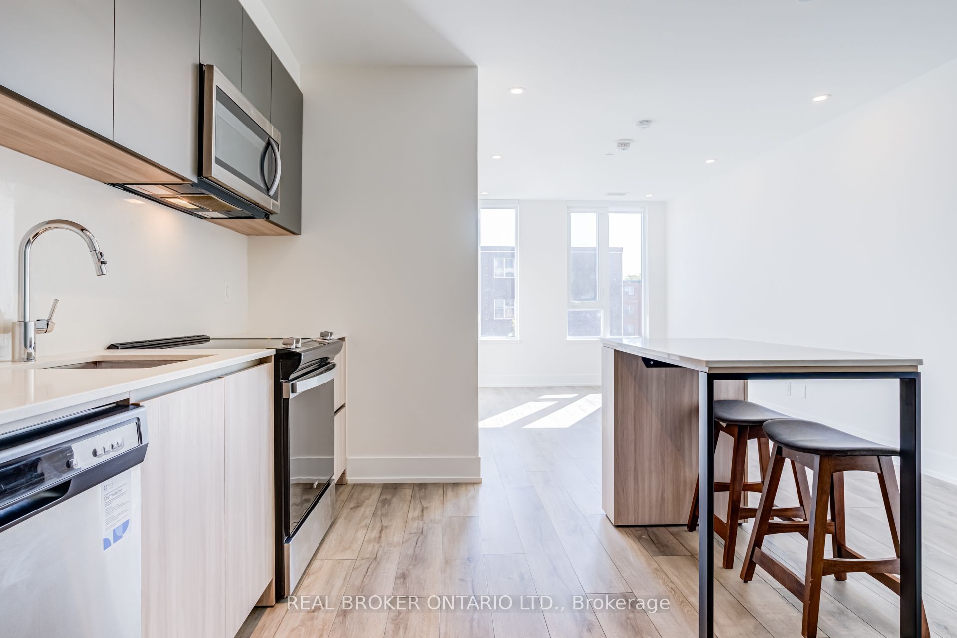 11 Maryport Avenue 208, Toronto, ON M3M 0E2