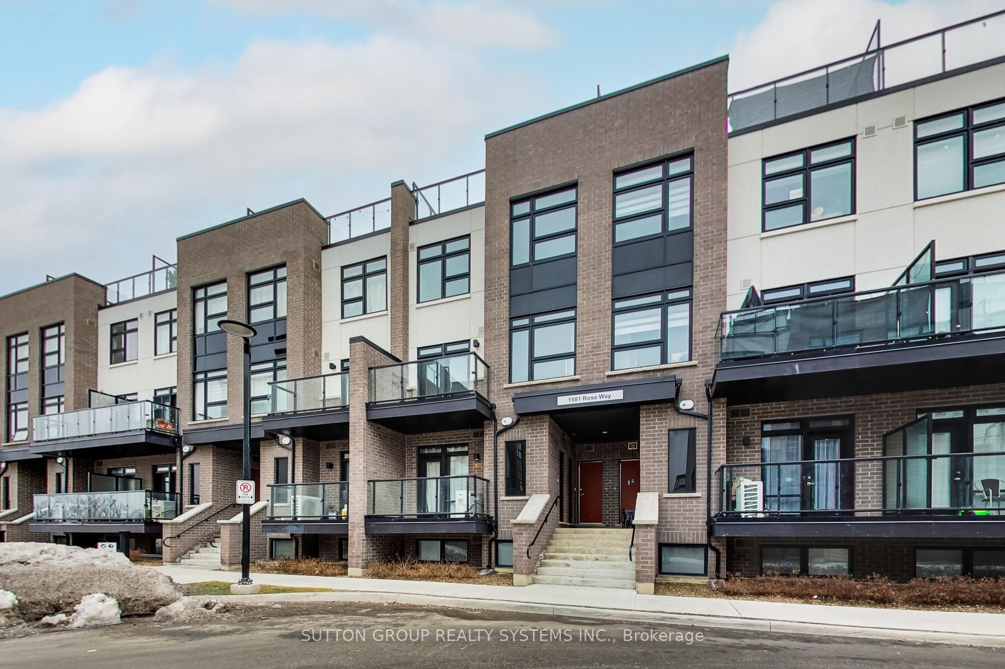 1581 Rose Way 114, Milton, ON L9E 0J2