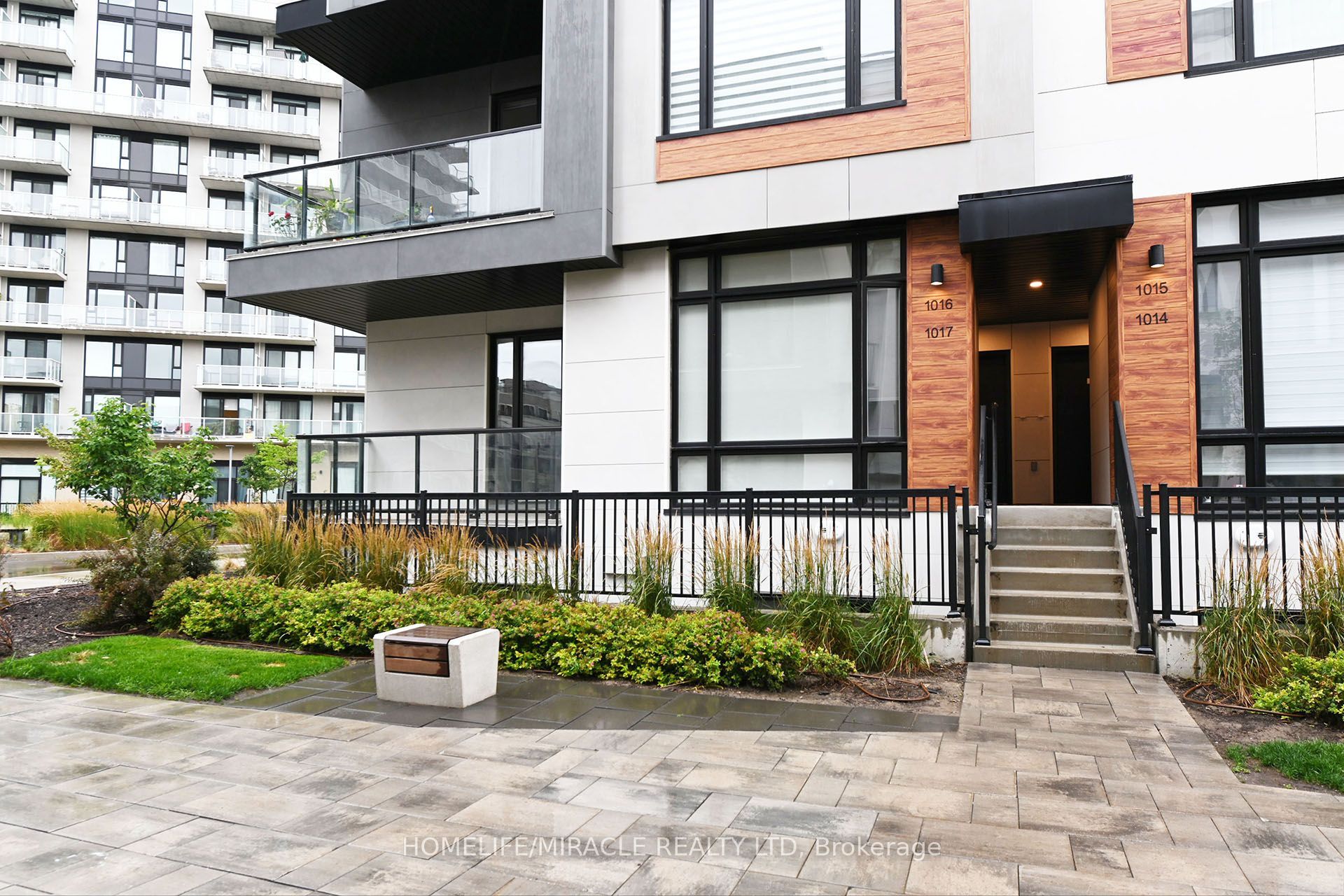 8 David Eyer Road 1221, Richmond Hill, ON L4S 0N5