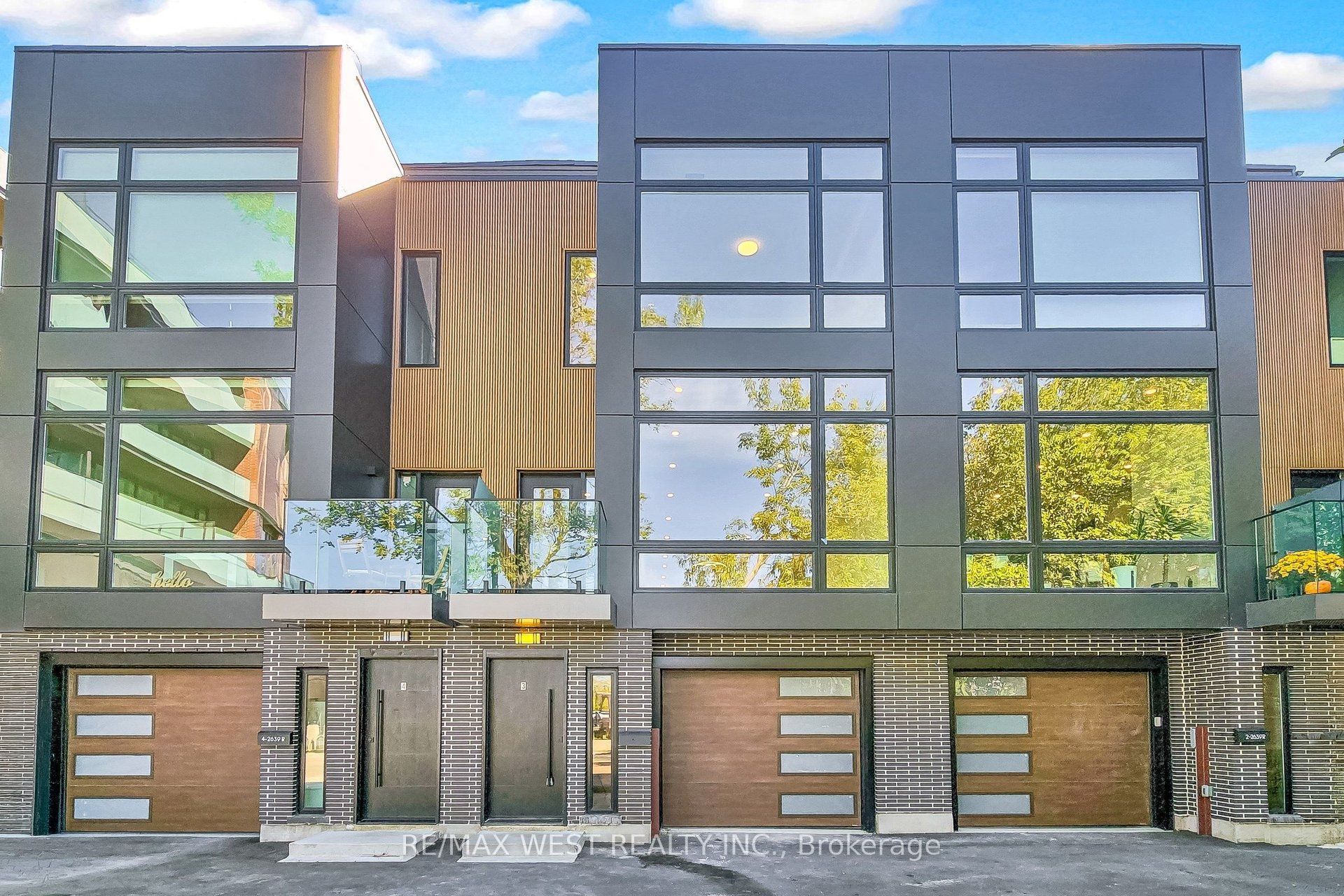 2639R Dundas Street W 3, Toronto, ON M6P 1X9