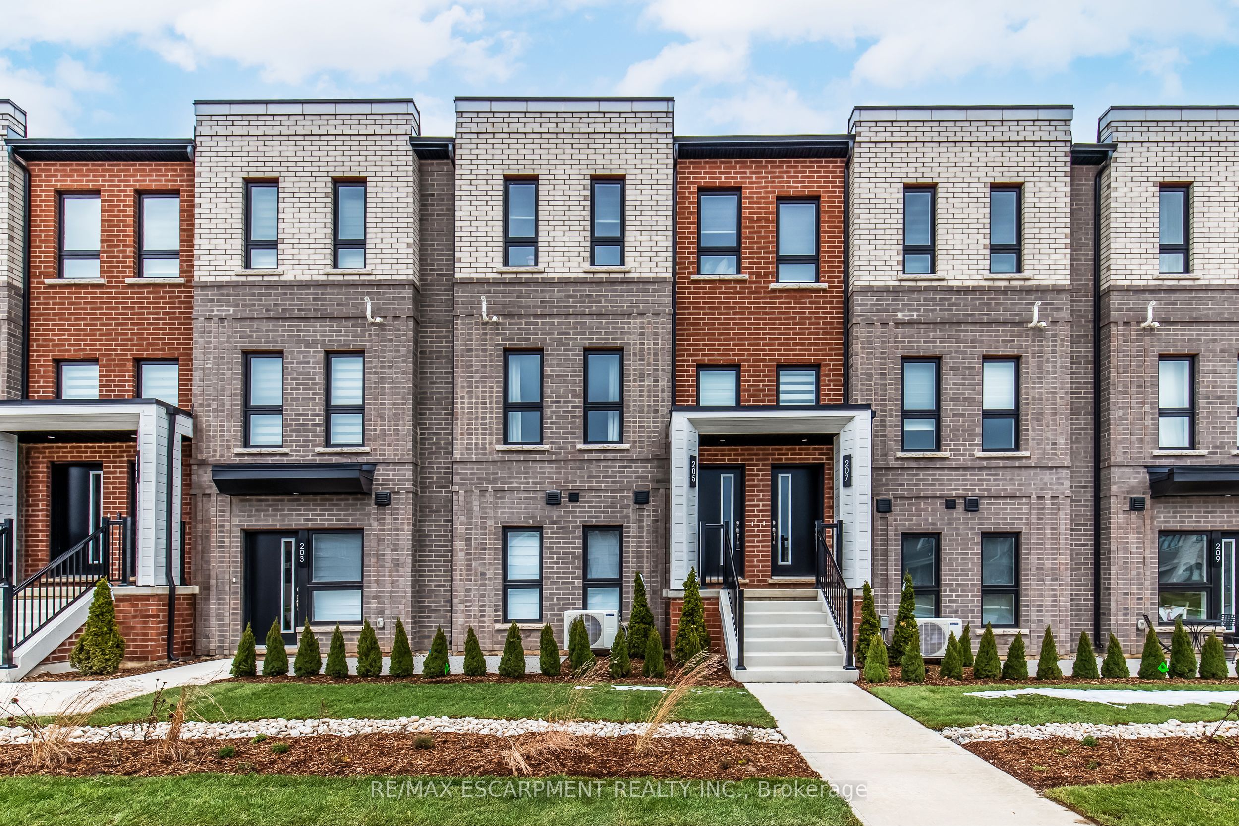 205 Burke Street, Hamilton, ON L8B 2A9